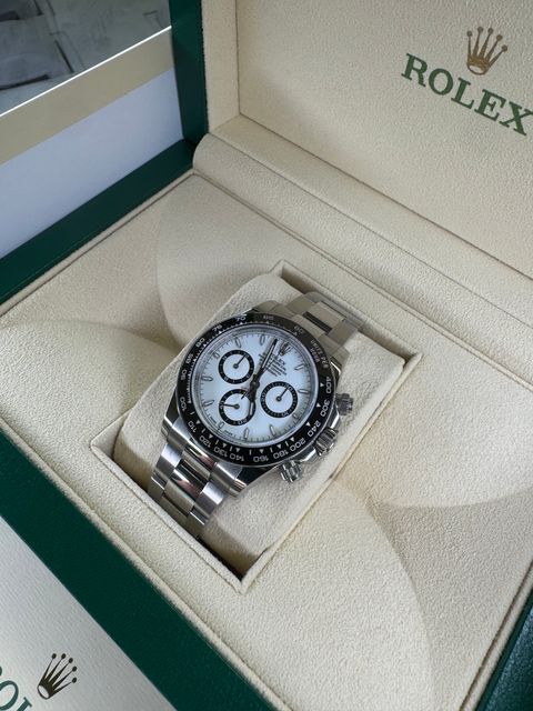 Rolex Daytona 126500 LN Image 5